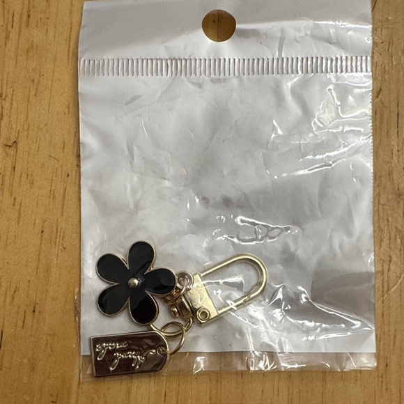 Black Flower Keychain by [Brand] - Picture 1 of 1